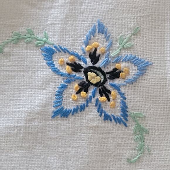 Vintage MCM Hand Embroidery Cocktail or Dinner Napkins 4 Different Designs 10 in - Picture 4 of 9